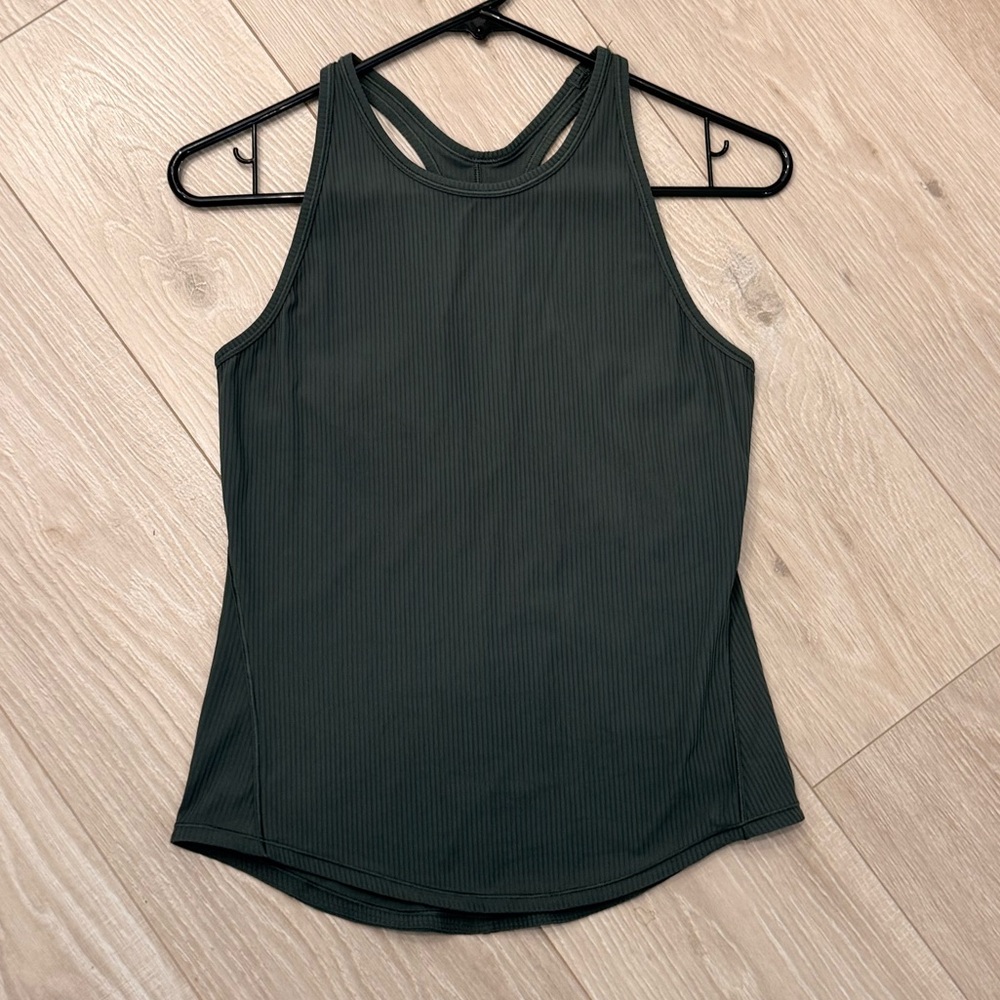 LULULEMON like new olive green ribbed lightweight tank Sz 4
